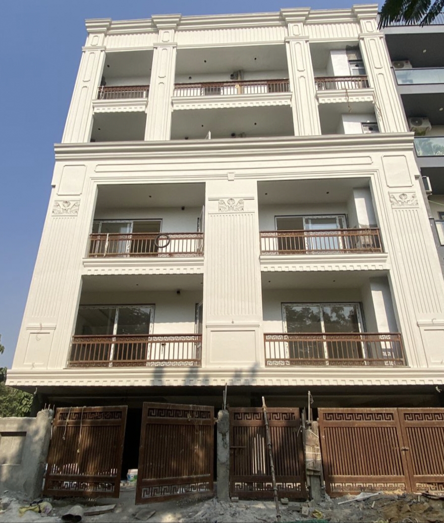 BUILDER FLOOR AT SALE